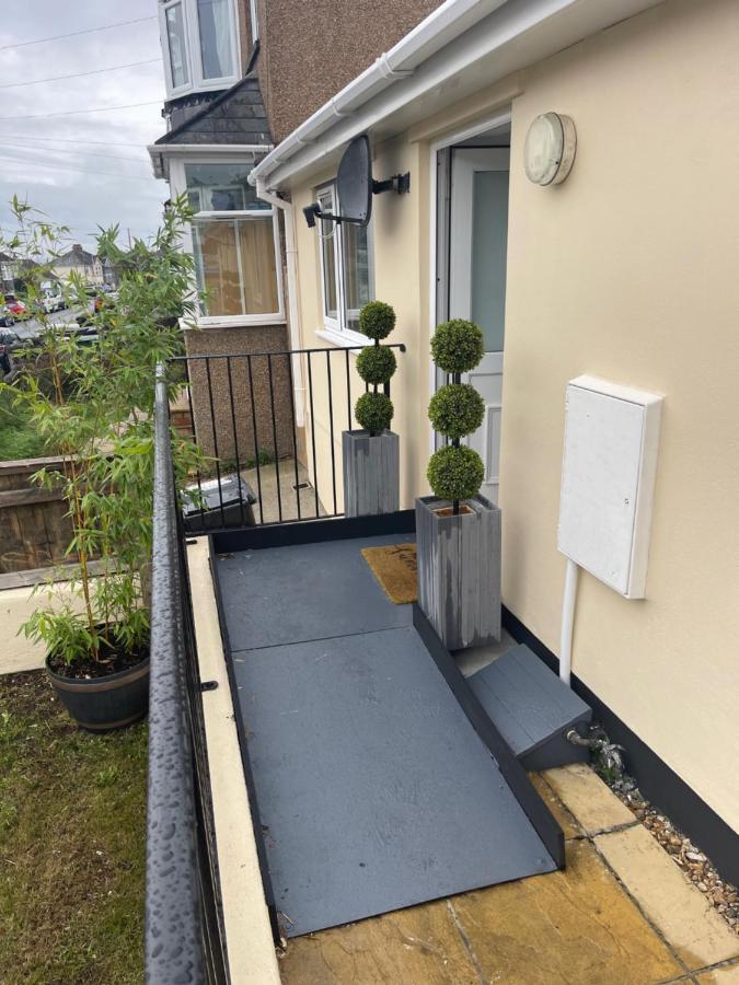 Two Bedroom Detached Modern Bungalow Close To Plymouth Argyle Fc מראה חיצוני תמונה